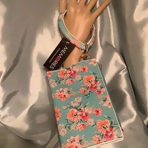 FLORAL KEYCHAIN WRISTLET AND CLUTCH IN ONE!  NWT, 3 pockets, keychain